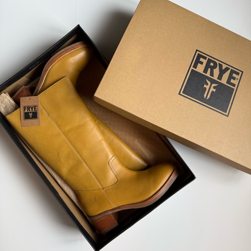 NWT FRYE Banana Boots